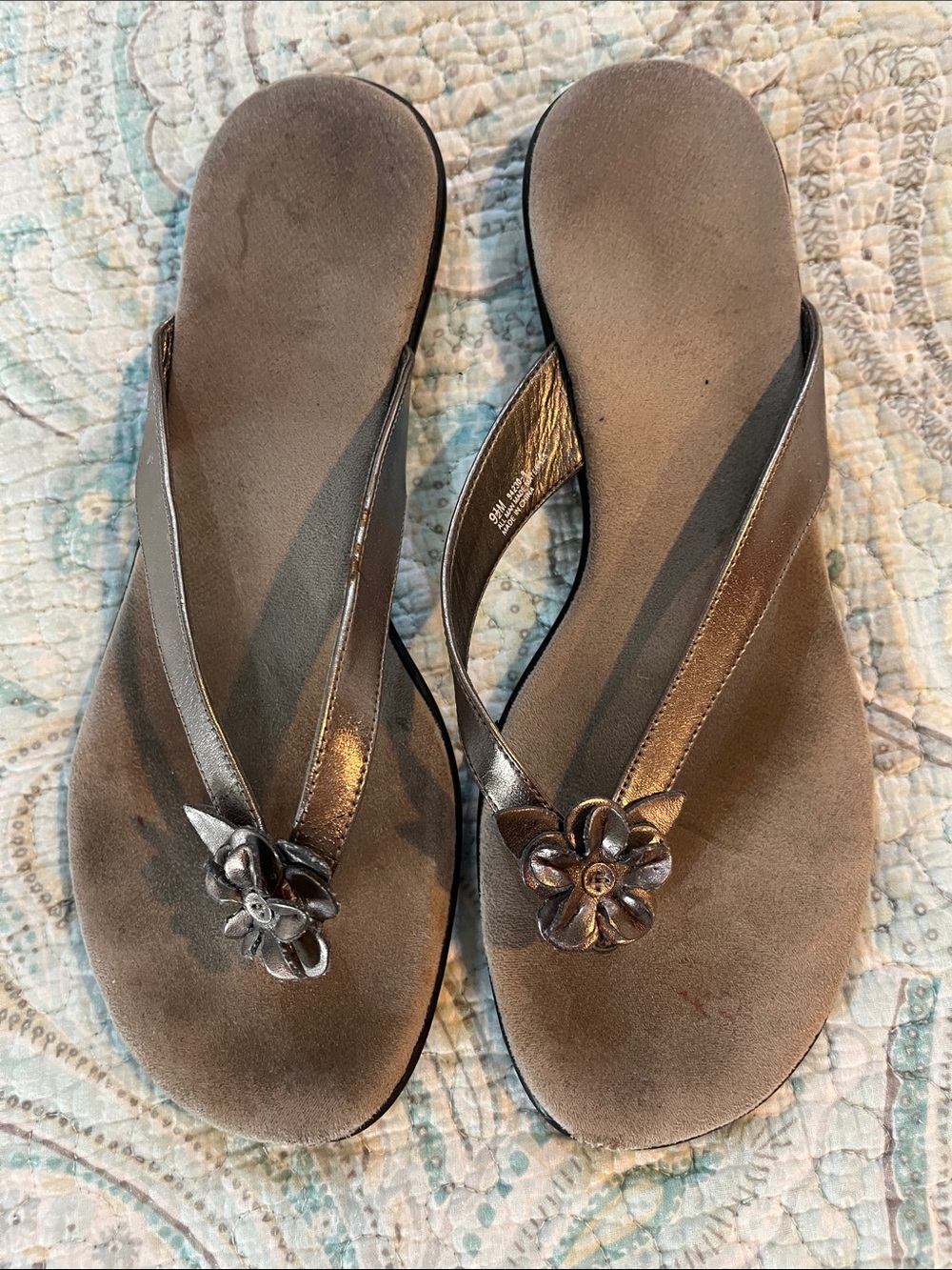 Women's What’s What Metallic Brown Flower-Accent Thong Sandals